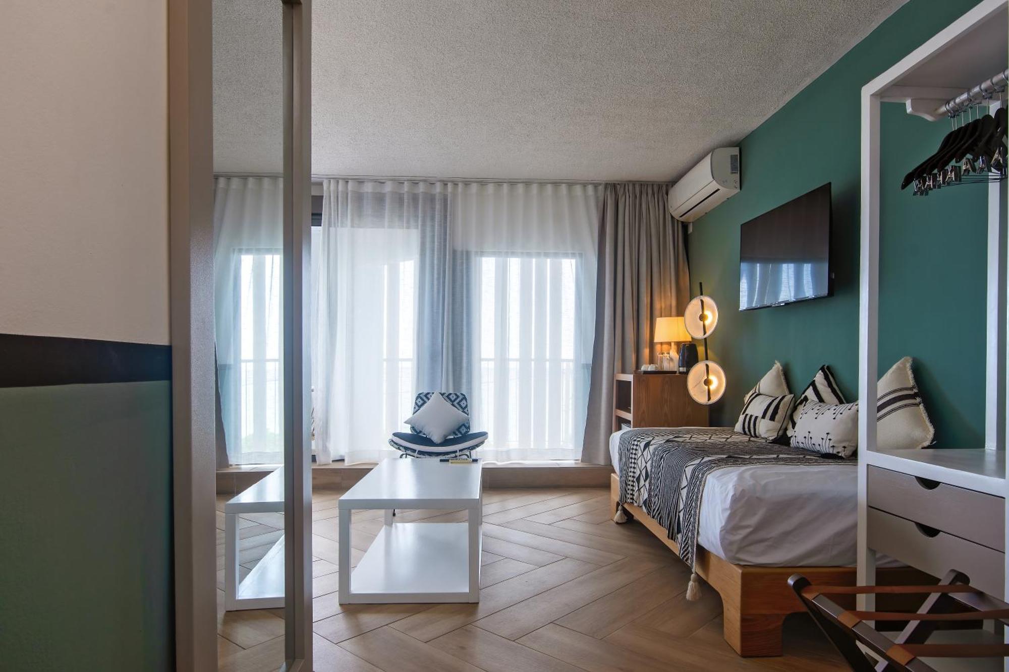 Standard Seaview Room